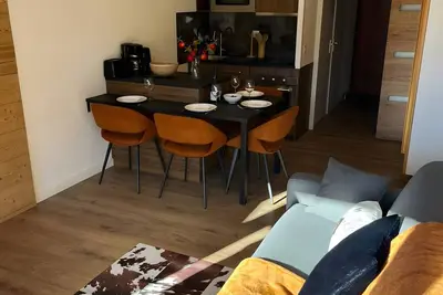 Image de Studio « Charmant au pied du Jandri » avec vue montagne et balcon