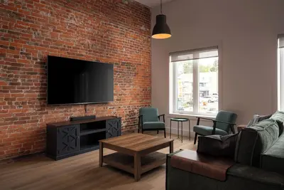 Image de The Beamsville Loft – Wine, Charm & History