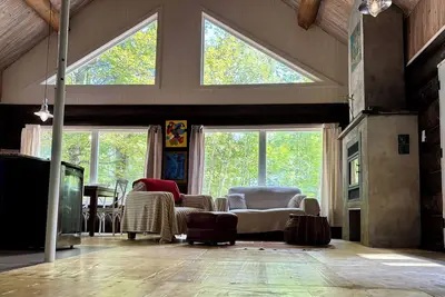 Image de Chalet bois rond rustique avec commodités moderne