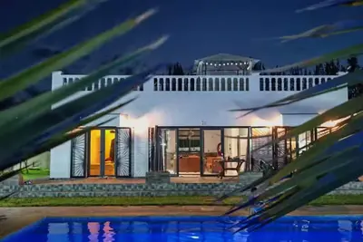 Image de Villa Aronora avec piscine privée et barbecue