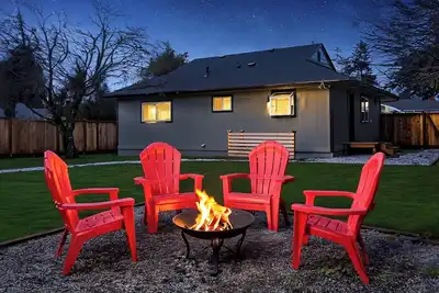 Image de Brand New Listing in N Tacoma: Spacious Yard-Game Room- King Bed-Firepit