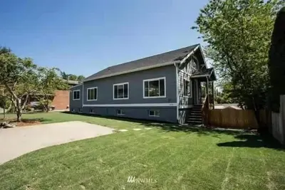 Image de 8br/3ba Seattle Home  A/C, Big Fenced Yard