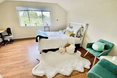 Image de Seattle Rm, big windows, fenced largeyard, fire pit