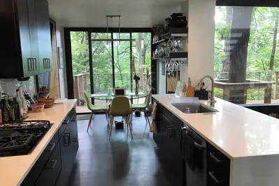 Image de Stunning 2-bedroom retreat in beautiful Ames with office space and fitness room