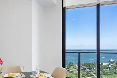 Image de Unique 3Br Oceanfront corner Apt-Brand New