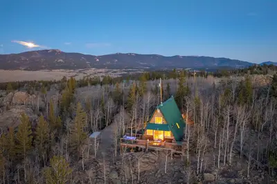 Image de Sunset View A Frame: Privacy, Hot Tub, Pet Friendly, Mid-Mod Vibes