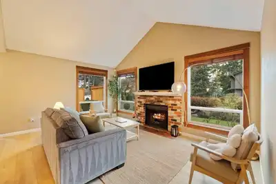 Image de Chic 3br Home | Foosball • Great Location@Bellevue