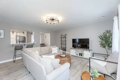 Single story modern elegant home Indianapolis