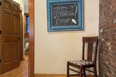 Image de Chateau Du Burg-Historic 1bd, downtown, dog friendly, free breakfast and coffee