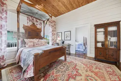 Image de 0. 3 miles to downtown Brenham 0. 1 miles to Brazos Valley Brewery built in 1918