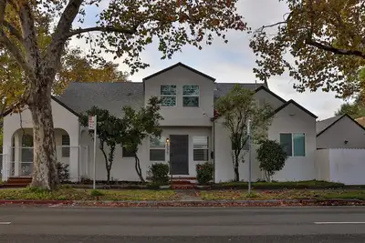 Image de Enjoyable 4-bedroom house with Ac in charming Sacramento
