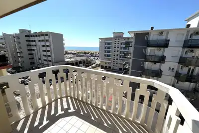 Image de Appartement lumineux avec terrasse donnant sur la mer