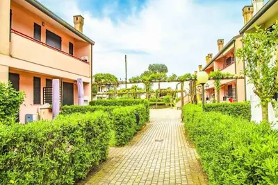 Image de Appartement lumineux avec piscine près de la mer