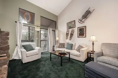 Image de New split-level 3 bedroom in Fraser with private deck