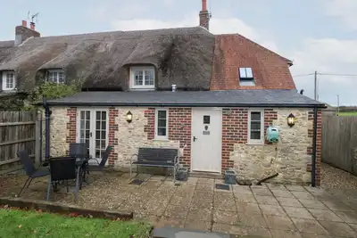 Image de Bubbs Cottage, pet friendly, with a garden in Winfrith Newburgh