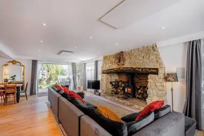 Image de Denmark House -  9 bedroom farmhouse in peaceful location with snooker room