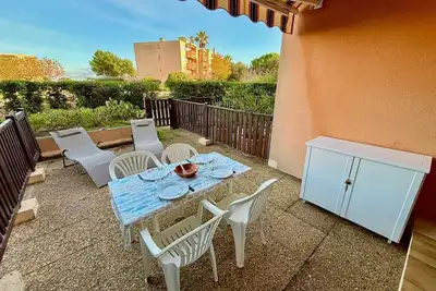 Image de Studio avec terrasse et accès plage