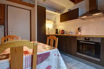 Image de Bel appartement proche du téléphérique de Nyon avec balcon et parking