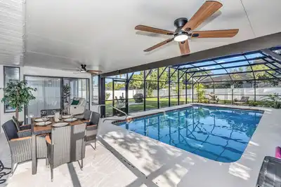 Image de Luxury Pool Home  2-bedroom house in Deltona perfect for a relaxing getaway