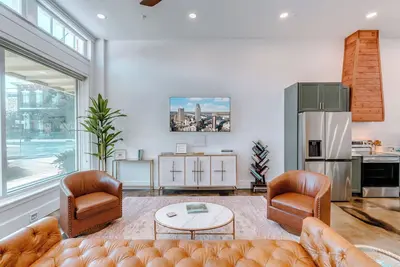 Image de Luxury Downtown Home with Secure Parking