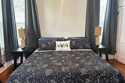 Image de Beautiful Belhaven apt close to it all 1 king bed /1bath