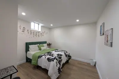 Image de Spacious 2-Br Basement • Private Entrance • Full Kitchen & Fast Wi-Fi