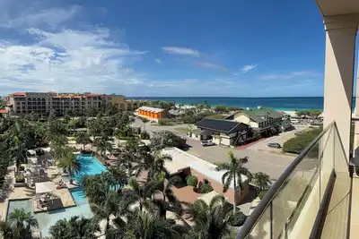 Image de Eagle Beach-Luxury condo at LeVent with 5th floor ocean views