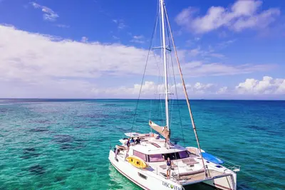 Image de Belize All Inclusive Luxury Sailing Vacation on “Discover”