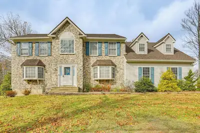 Image de Hike, Ski & Game: Spacious Poconos Home w/ Yard