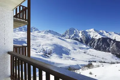 Image de À 300m des pistes de ski, remise en forme, piscine, sauna, balcon, télévision, casier à ski, 58m²