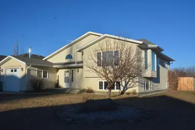 Image de Adventure Awaits: Spacious 5-bedroom, 3 bath home