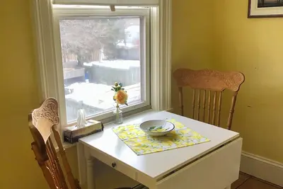 Image de Riverview Heritage Award-Winning Downtown Duplex; pet-friendly, walkable