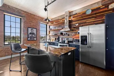 Image de Downtown Urban Loft above Restaurants