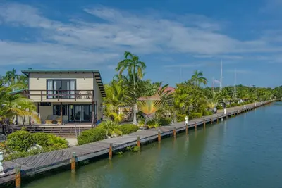 Image de Sunset on the waterfront-Placencia 2 bed with loft