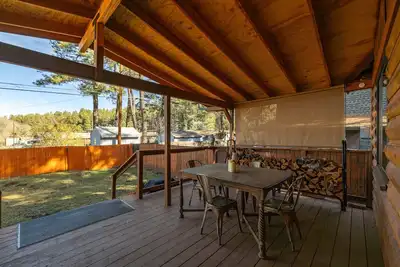 Image de Cozy Cabin in the Pines w/ Grill & Outdoor Dining