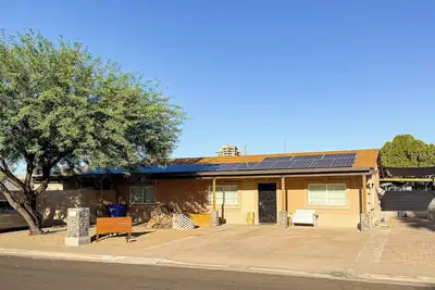 Image de 4 Mi to Dtwn: Pet-Friendly Getaway in Phoenix