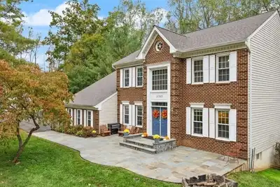 Image de 4-beds spacious house in Manassas with screened porch, fire pit, & pool table,