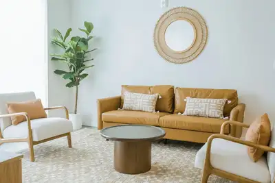 Image de 2 Mi to Uf Campus! Modern Luxury Apt w/ Pool