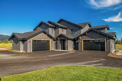 Image de 3 Br Duplex w/ Full Kitchen, W & D