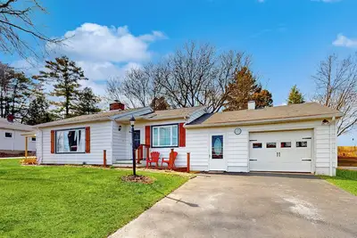 Image de Dock! Waterfront Owasco Lake 'Moon Rise House'