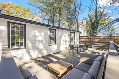 Image de Private backyard Fireplace and Grill
