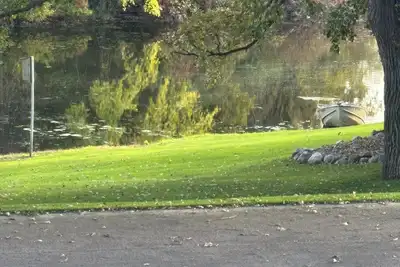 Image de A Peaceful Walk-Out Apartment Retreat in Richmond.
