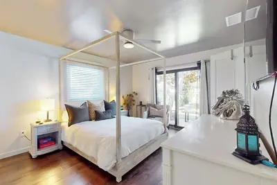 Image de In-Law Suite w/ Kitchenette & Outdoor Space