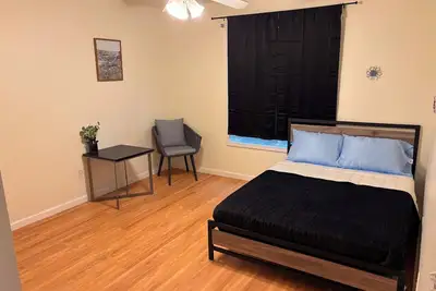 Image de Clean 2 Br 6 Mins from Nc State w Workspace Desk
