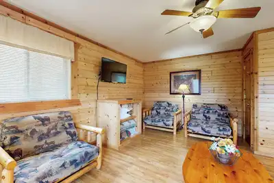 Image de 2 Br Adventure Retreat w/ Fire Pit, Patio, & WiFi