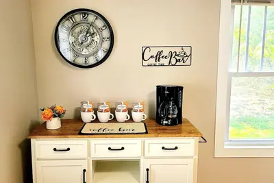 Image de Quiet Downtown Apt w/ Fireplace