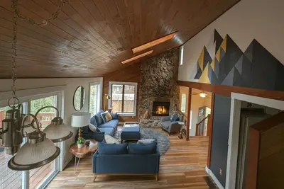 Image de Wy’East Waters · Riverfront Hot Tub Retreat · Near Mt. Hood · Dog Friendly