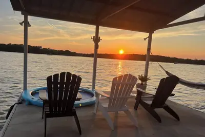 Image de Open Water Sunset Kingsland Lakehouse w/ Boat Slip