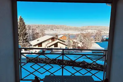 Image de La Gentiane bleue, vue lac Saint Point