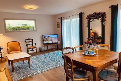 Image de 10 minutes à pied de la mer, maison en bois toute neuve pour 4 à 6 personnes